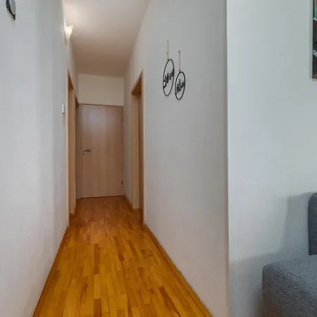 Apartamento With Parking Space Duce, Omis - 4663