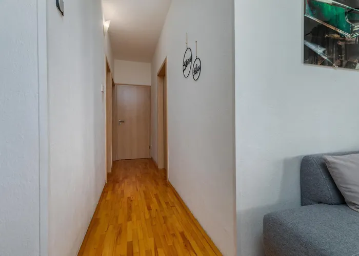 Apartamento With Parking Space Duce, Omis - 4663
