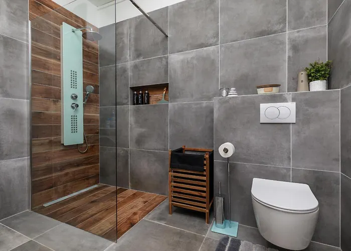 Apartamento With Parking Space Duce, Omis - 4663 *